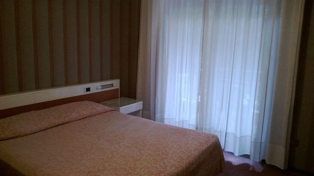 Hotel Desiree - Garda Lake Collection Sirmione Luaran gambar