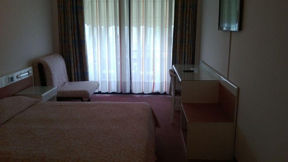 Hotel Desiree - Garda Lake Collection Sirmione Luaran gambar
