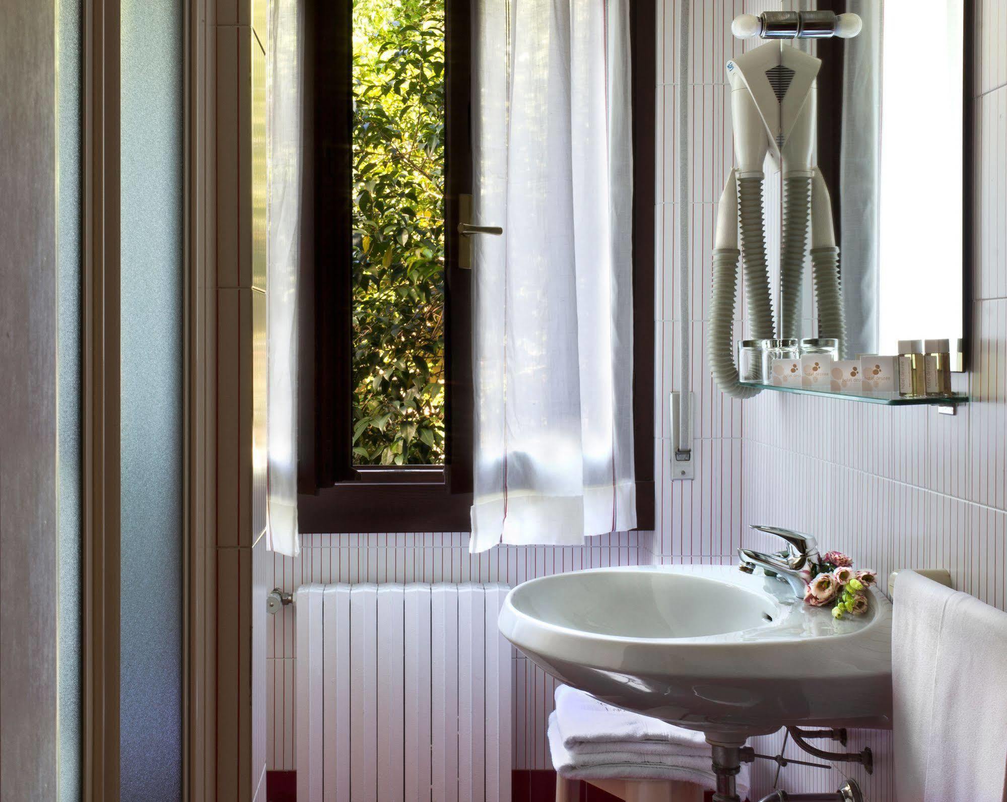 Hotel Desiree - Garda Lake Collection Sirmione Luaran gambar